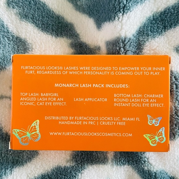 Brand new in box! Flirtatious looks cosmetics lash - Picture 4 of 5